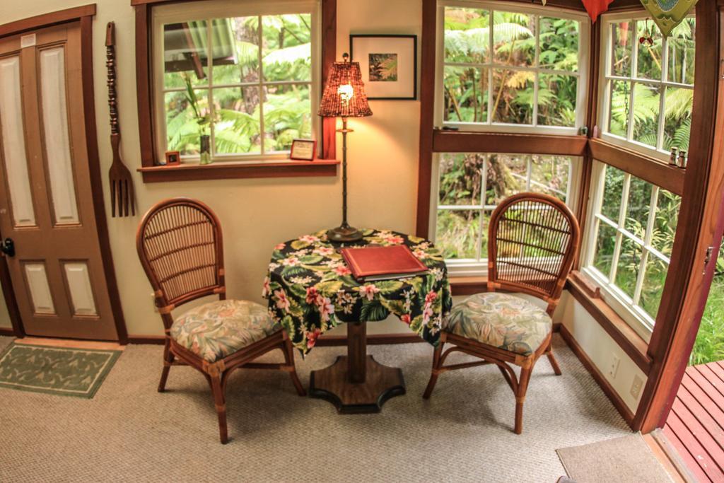 Ferny Hollow: Romantic Rainforest Cottage Volcano Exterior photo