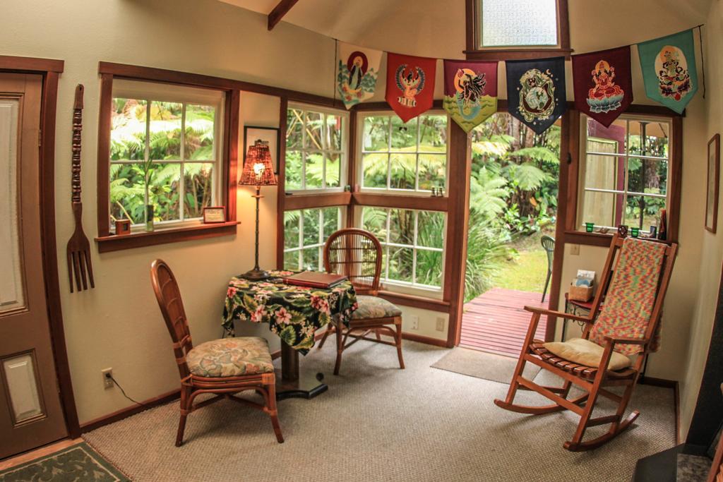 Ferny Hollow: Romantic Rainforest Cottage Volcano Exterior photo